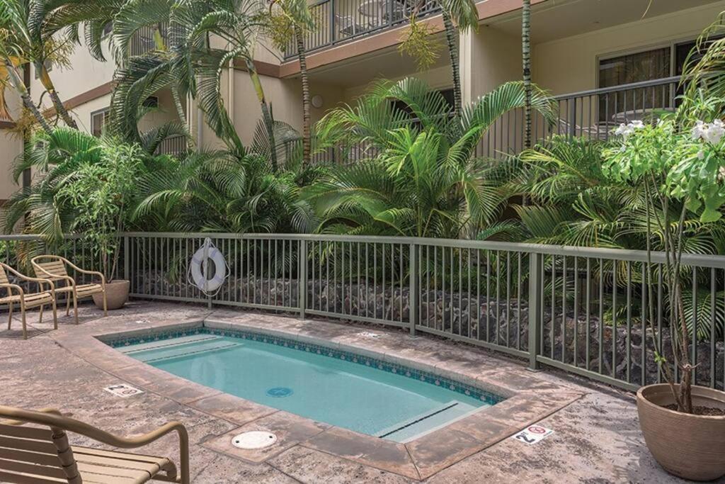 Beautiful 2 Bedroom Condo @ Kona! Кайлуа Кона Екстериор снимка